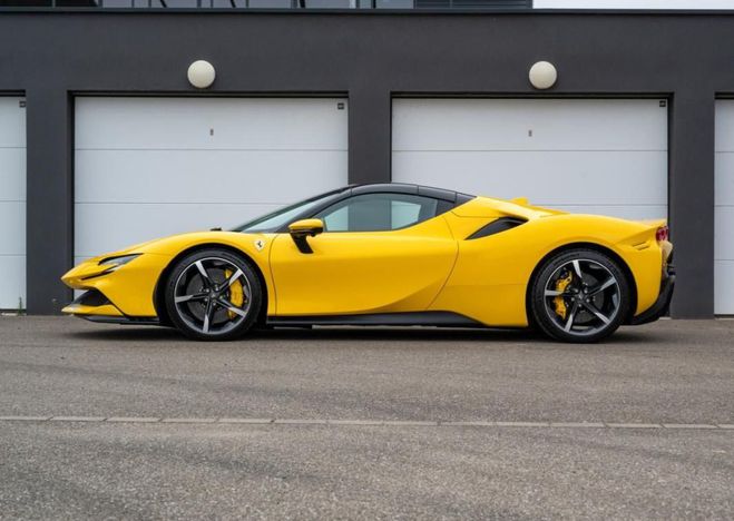 Ferrari SF90 Spider CARBONE | LIFT CAMERA 360 JBL TVA Jaune de 2023