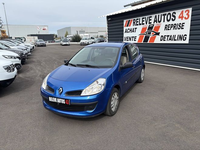 Renault Clio III (B/C85) 1.6 16v 110ch Confort Expres BLEU F de 2005