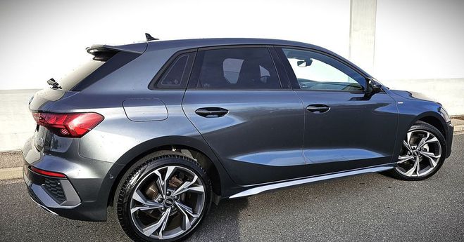 Audi A3 Sportback 30 tdi s tronic line Gris de 2022
