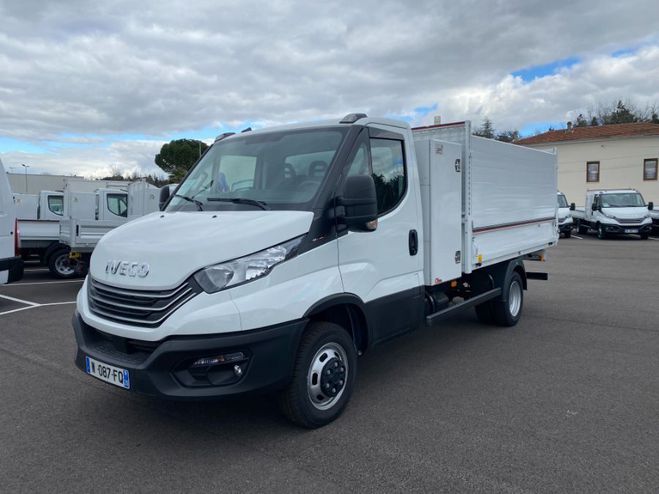 Iveco Daily BENNE 35C18 180CV 3L COFFRE REHAUSSES LA Blanc de 2025