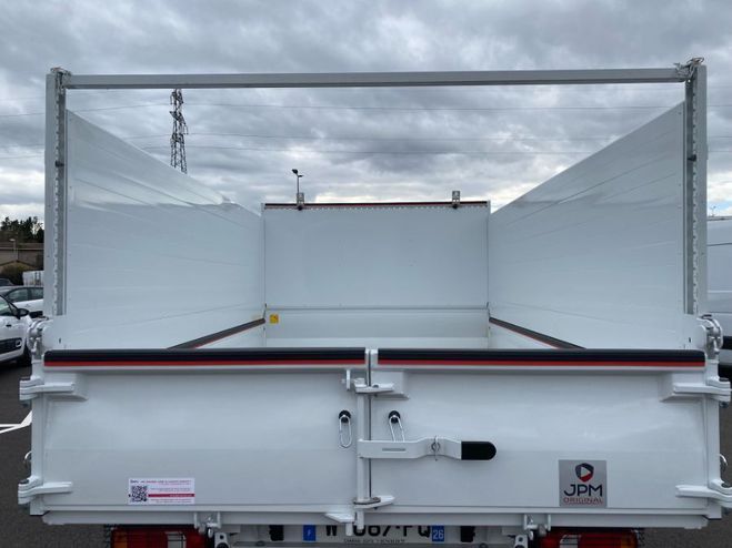 Iveco Daily BENNE 35C18 180CV 3L COFFRE REHAUSSES LA Blanc de 2025