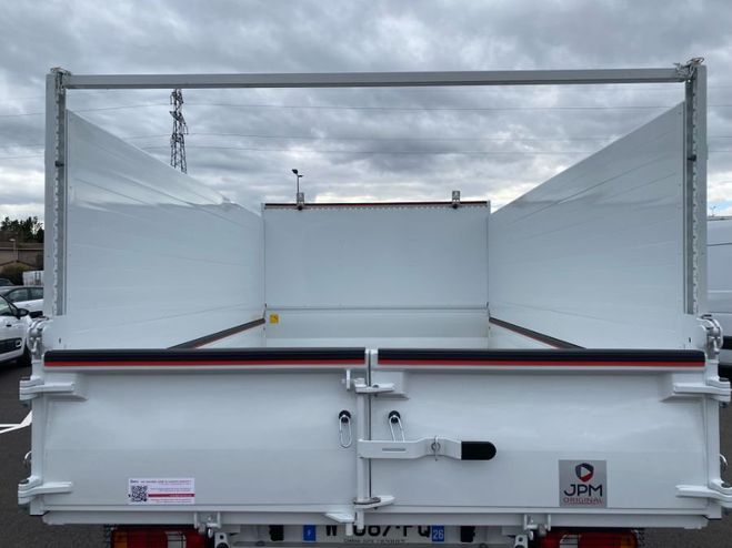 Iveco Daily BENNE 35C18 180CV 3L COFFRE REHAUSSES LA Blanc de 2025