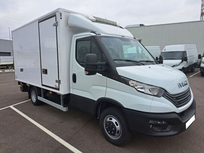 Cliquer pour voir la photo suivante Iveco Daily FRIGORIFIQUE 35C18 180CV 3L CAISSE HAYON Blanc de 2025