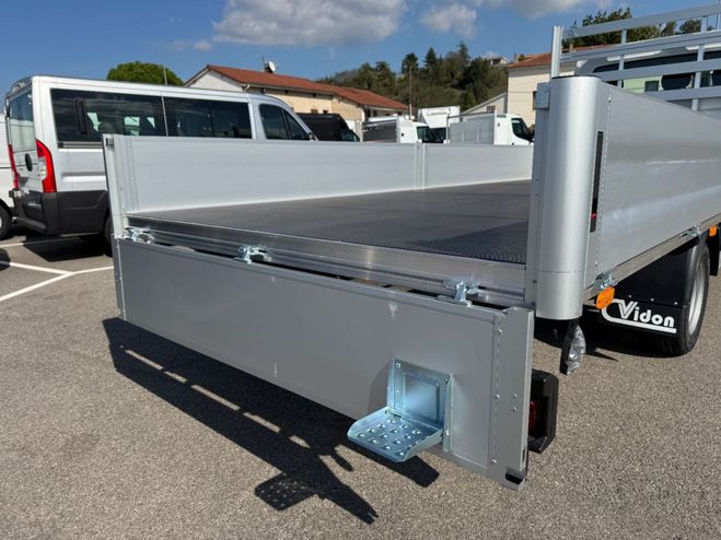 Iveco Daily PLATEAU 35C18 180CV 3L PLANCHER BOIS 5M Blanc de 2025