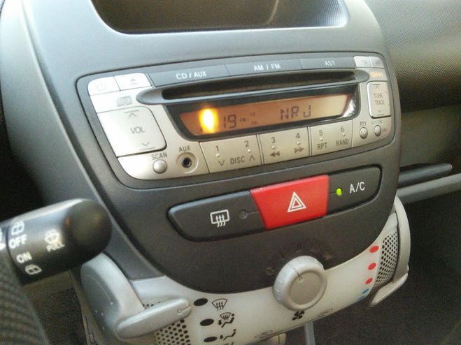 Citroen C1 1.0 68 Selection CLIM  1ERE main  GARANT Rouge de 2011