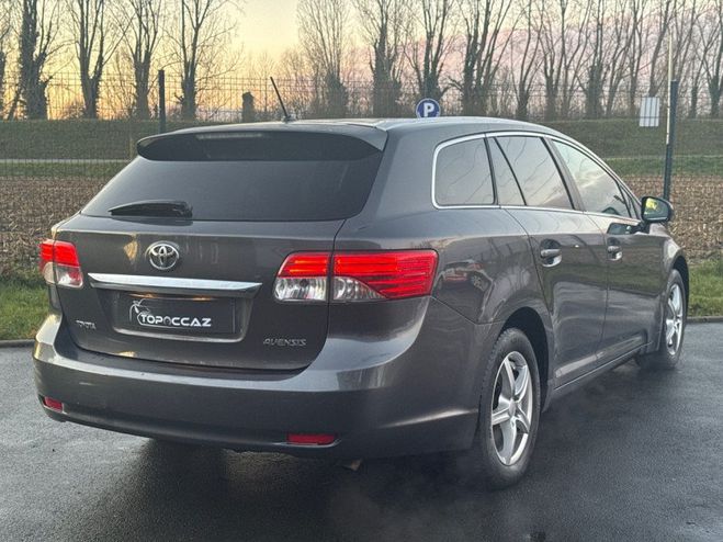 Toyota Avensis TOURING 123 D-4D EXECUTIVE BUSINESS * 14 GRIS de 2016