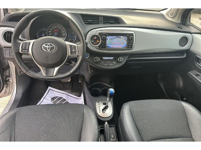 Toyota Yaris Yaris 100h Dynamic BVA Gris clair de 2013