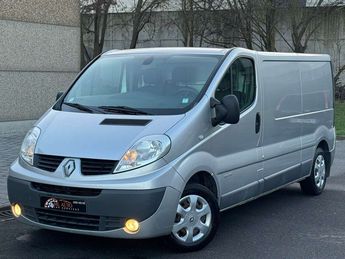  Voir d&eacute;tails -Renault Trafic 2.5 dCi L2H1 Faible Km !! Airco � Gps &agrave; Grimbergen (18)