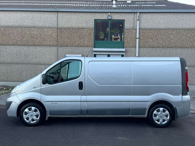Renault Trafic 2.5 dCi L2H1 Faible Km !! Airco � Gps M�tallis� M�tallis� de 
