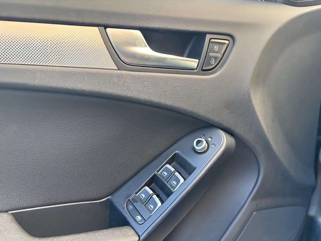 Audi A4 2.0 TDI 143CH DPF AMBITION LUXE MULTITRO NOIR de 2012