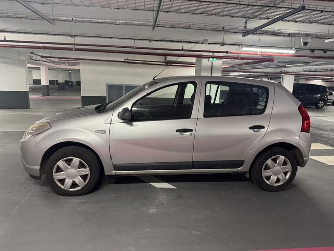 Dacia Sandero 1.2 16v 75ch GPL Euro5 Gris M�tallis� de 2011