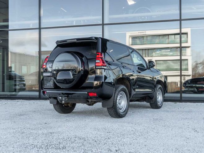 Toyota Land Cruiser 2.8D - - 44000 km - - Manual 3 door vers Noir de 