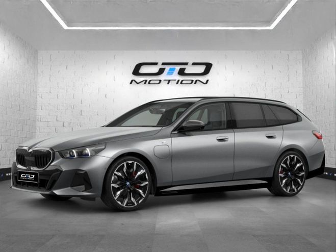 BMW Serie 5 TOURING 530e xDrive PHEV 299 ch BVA8 G61 Gris Pure Frozen de 2024