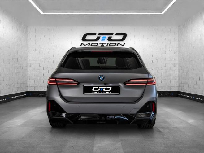 BMW Serie 5 TOURING 530e xDrive PHEV 299 ch BVA8 G61 Gris Pure Frozen de 2024