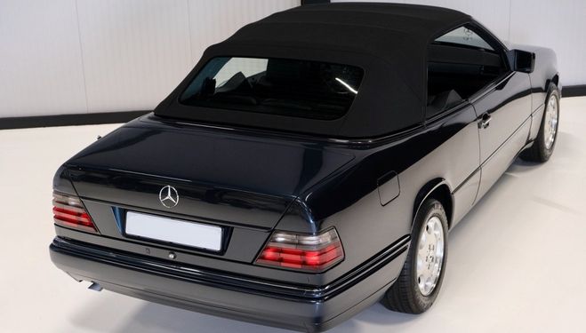 Mercedes Classe E e220 cabriolet 1996 Noir M�tallis� de 1996