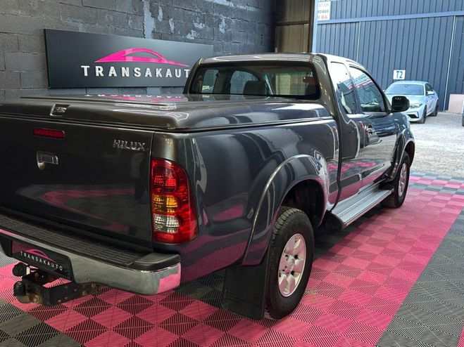 Toyota HI LUX PICK UP X-TRA CAB 120 D-4D 4x4 GX/ FINIT Gris de 2008