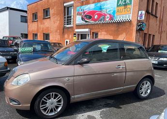 Voir d&eacute;tails -Lancia Ypsilon ii (2) 1.4 8v 77 oro b-colore &agrave; Bayonne (64)