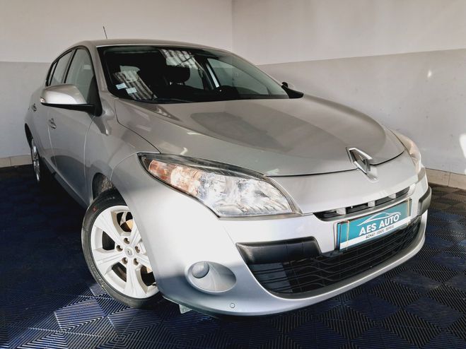 Renault Megane III BERLINE 1.9 dCi 130 eco2 Dynamique Gris de 2011