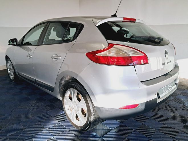 Renault Megane III BERLINE 1.9 dCi 130 eco2 Dynamique Gris de 2011