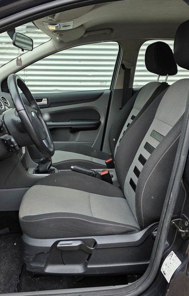 Ford Focus 1.6 TDCI Style  110cv Gris de 2010