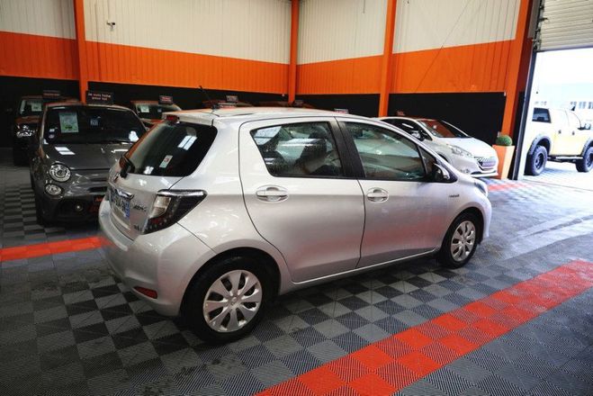 Toyota Yaris HSD 100H DYNAMIC 5P Gris C de 2013