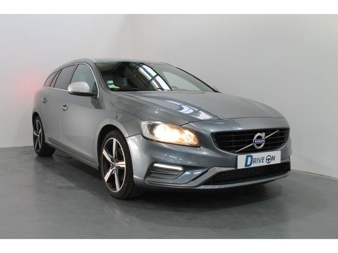 Cliquer pour voir la photo suivante Volvo V60 D3 - 150 - BVA Geartronic BREAK R-Design GRIS FONCE de 2017