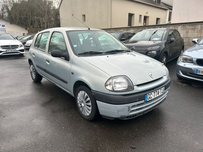 Renault Clio 1.2i 60ch RTE Gris de 2000