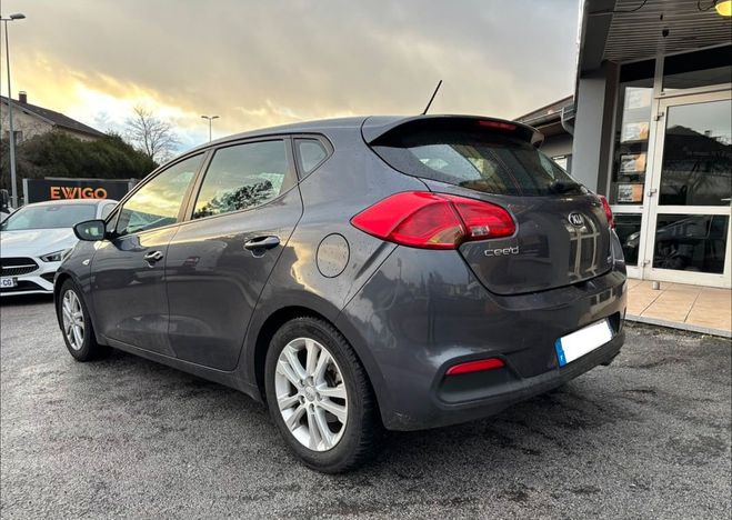 Kia Ceed d Ceed 1.4 100 motion Gris de 2015