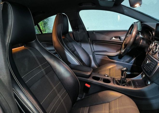 Mercedes Classe CLA Classe 180 1ere main 122cv 1-2 cuir GPS  Gris de 2015