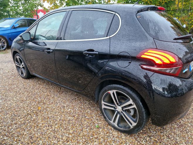 Peugeot 208 1.2 PureTech 110ch GT Line S&S 5p NOIR de 2016