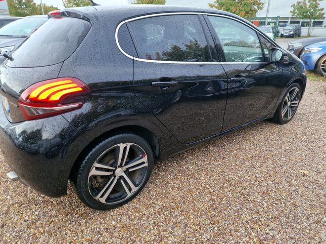 Peugeot 208 1.2 PureTech 110ch GT Line S&S 5p NOIR de 2016