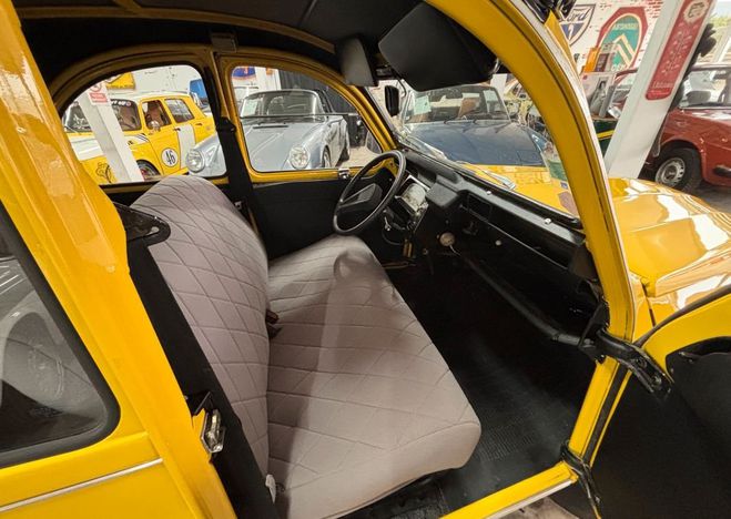 Citroen 2 CH 2 CV 2cv6 charleston Jaune de 1982