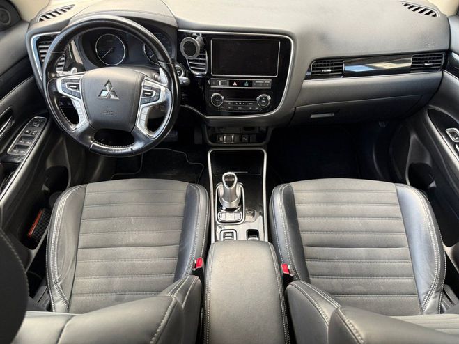 Mitsubishi Outlander PHEV 2.4l Twin Motor 4WD Intense GARANTI Gris de 2018