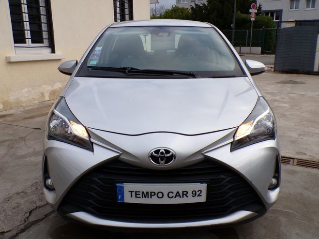 Toyota Yaris Pro 110 VVT-i France Business GRIS de 2020