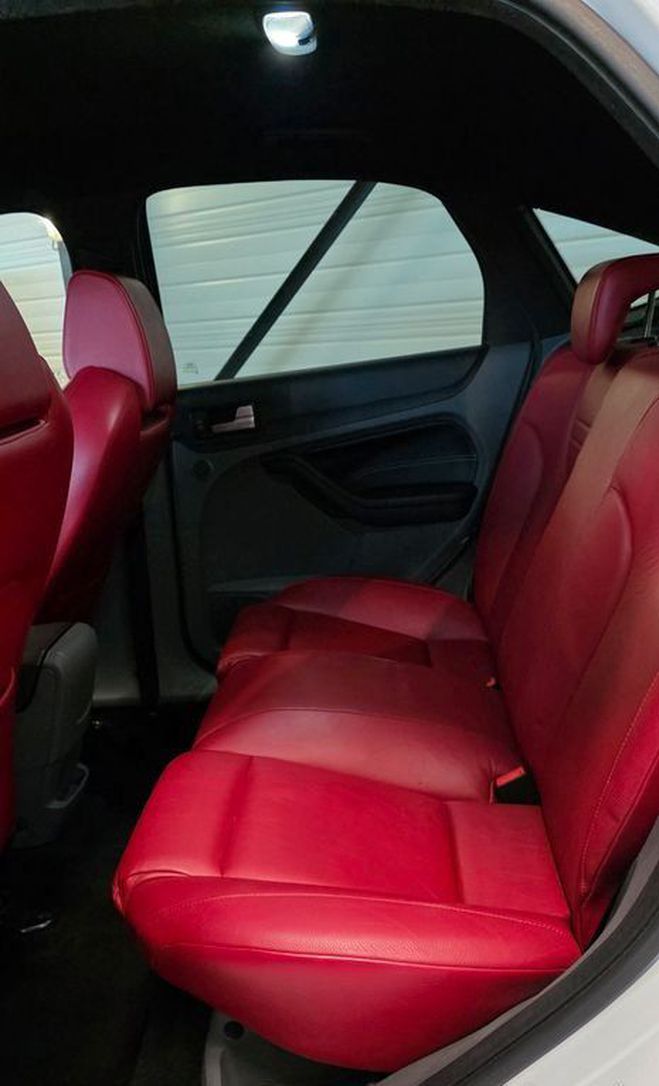 Ford Focus 2.5 ST 225cv Blanc de 2010