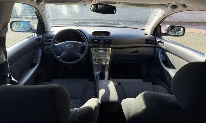 Toyota Avensis II BREAK 2L D-4 VVT-i LINEA SOL PACK 1er Gris de 2005