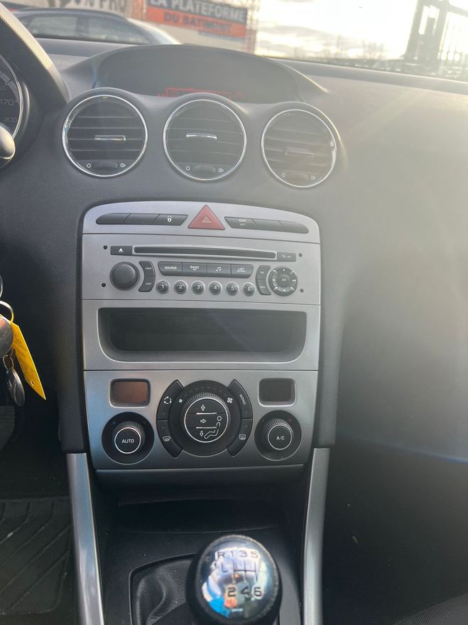 Peugeot 308 (2) SW 1.6 HDI 112 PREMIUM BVM6 1 M Gris de 2011