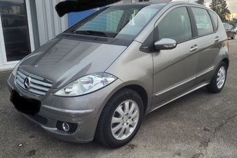  Voir d&eacute;tails -Mercedes Classe A 170 ELEGANCE &agrave; Cannes (06)