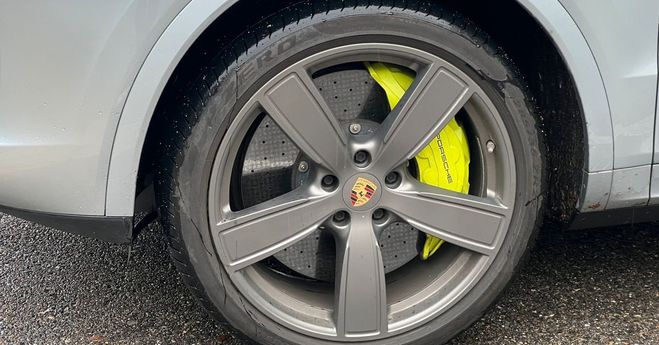 Porsche Cayenne Turbo S Hybride 680 ch TVA financement M Argent de 2019