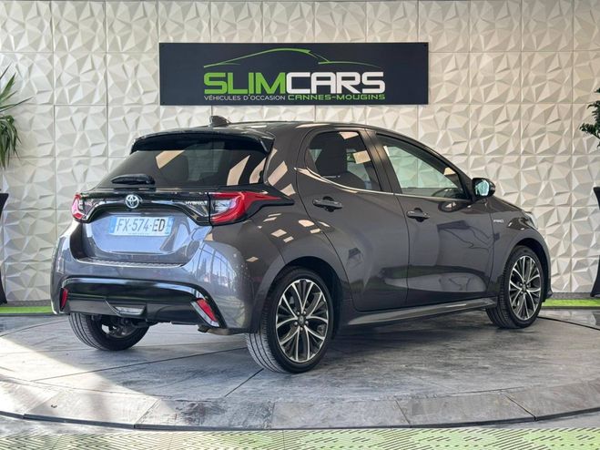 Toyota Yaris IV 116h Iconic 5p GRIS F de 2021