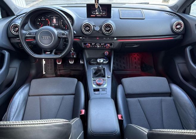 Audi A3 2L TDI 150 S line ( Eclairage d'ambiance Noir de 2014