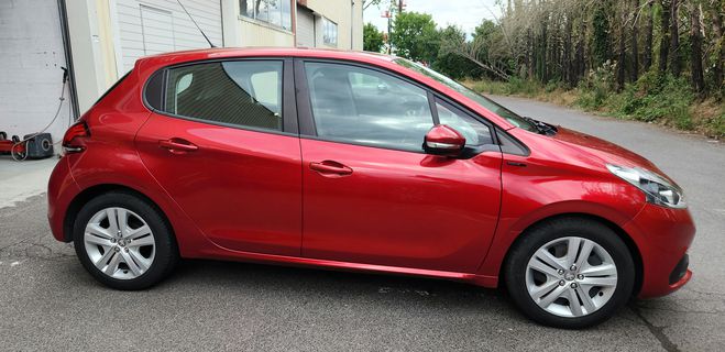 Peugeot 208 1.2 VTI 12v 82CH S&S rouge de 2019