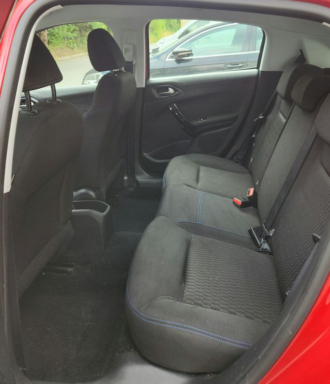 Peugeot 208 1.2 VTI 12v 82CH S&S rouge de 2019