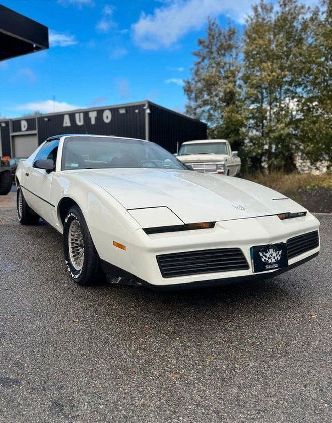 Pontiac Firebird trans am 5.0 v8  de 1982