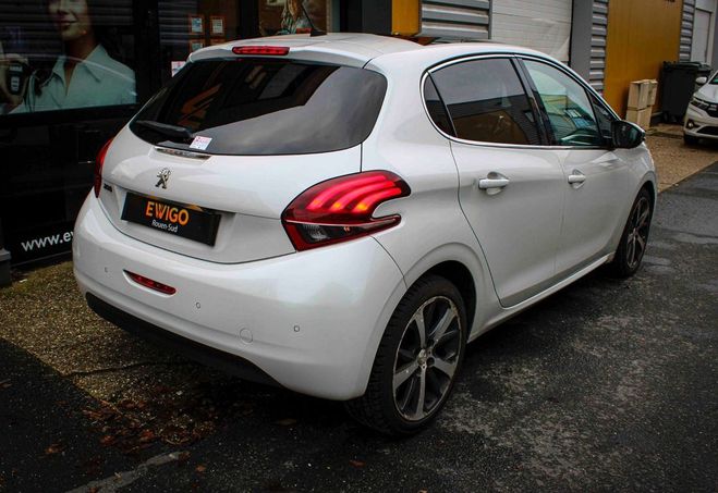 Peugeot 208 1.6 bluehdi 100 ch feline Blanc de 2017
