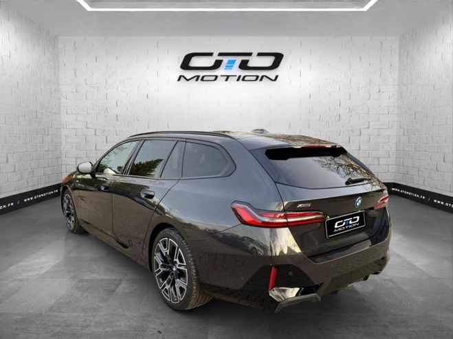 BMW Serie 5 touring 550e xDrive PHEV 489 ch BVA8 G61 Gris Sophisto de 2025