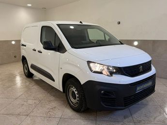  Voir d&eacute;tails -Peugeot Partner fourgon standard 1000 kg bluehdi 100 bvm &agrave;  La Buisse (38)