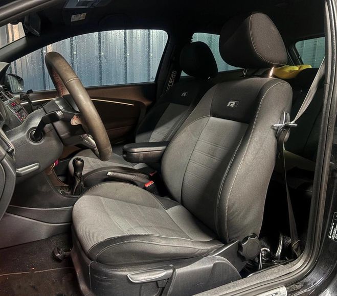 Volkswagen Polo 1.4 TDI 90 BLUEMOTION R-LINE - Garantie  Noir de 2016