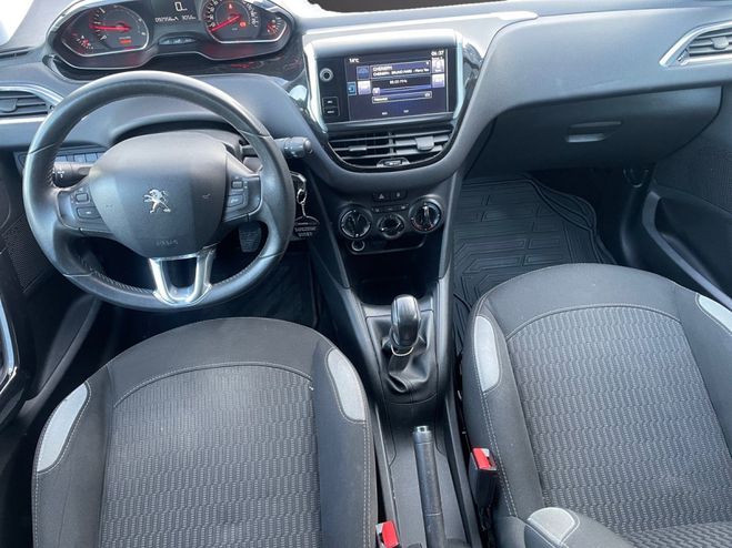 Peugeot 208 1.4 HDi 68ch BVM5 Style ( Courroie de di Noir de 2015