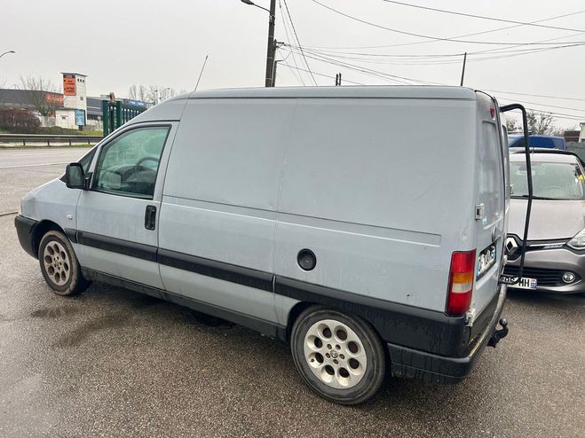 Fiat Scudo FOURGON TOLE BUSINESS COURT 815 1.9 D 2 Gris fonc� de 2004